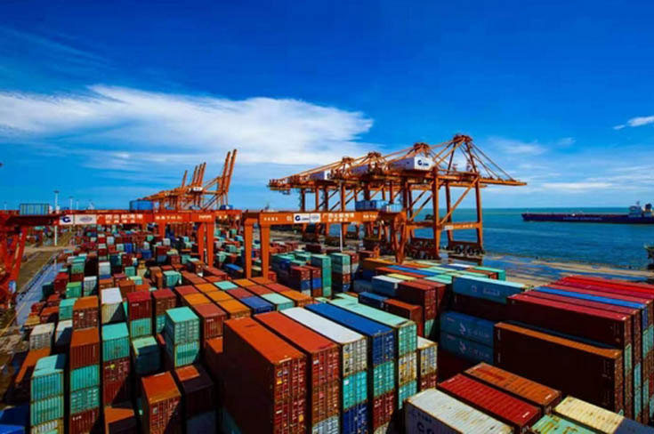 Advantages of using containers for sea transportation